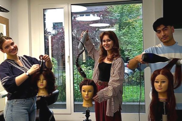 🎃 Halloween Vibes & Hair Goals – unsere Lernenden legen los!